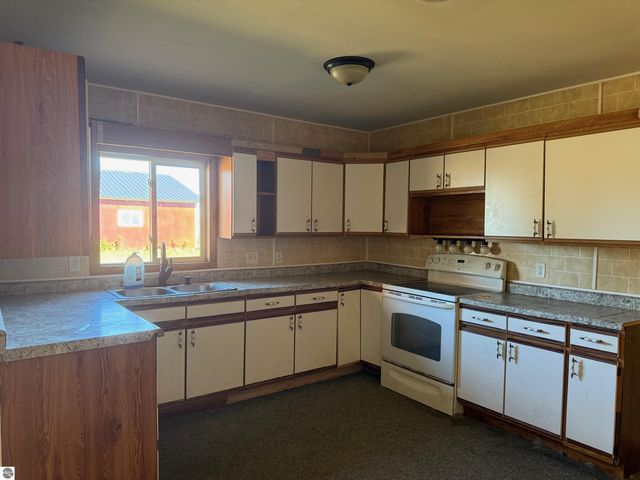 11700 N 11 Road, Buckley, MI 49620