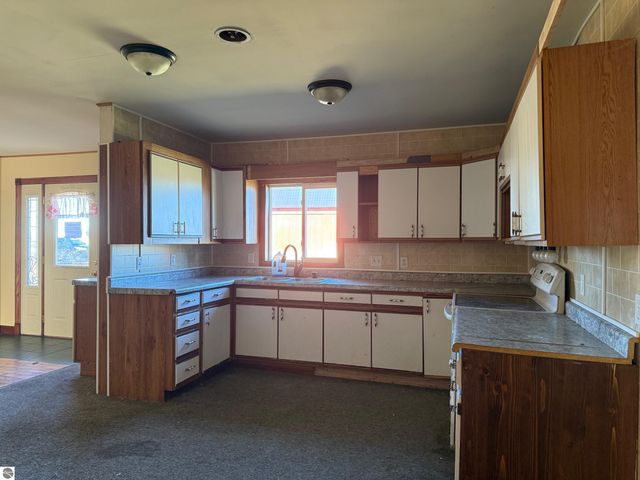 11700 N 11 Road, Buckley, MI 49620