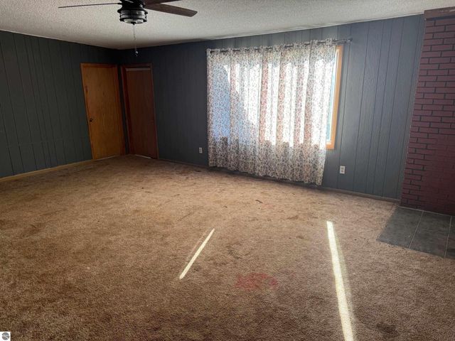 11700 N 11 Road, Buckley, MI 49620