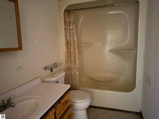 11700 N 11 Road, Buckley, MI 49620