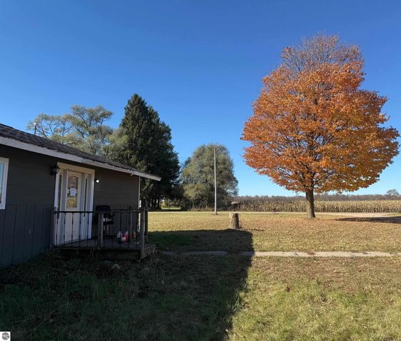 11700 N 11 Road, Buckley, MI 49620