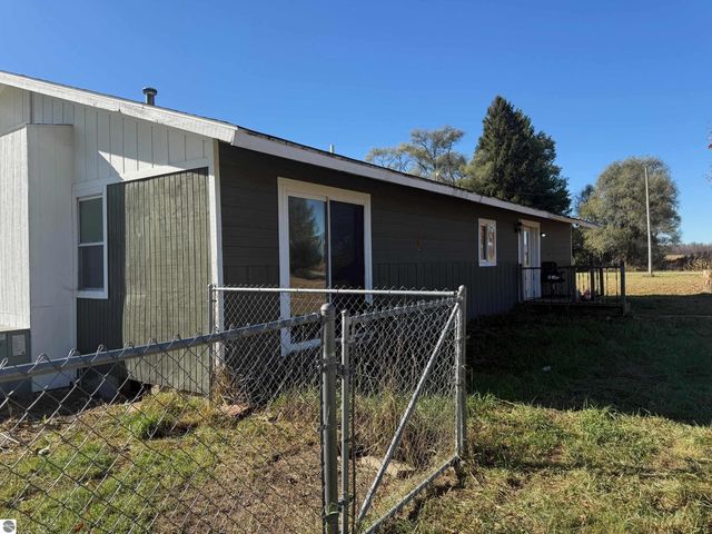 11700 N 11 Road, Buckley, MI 49620