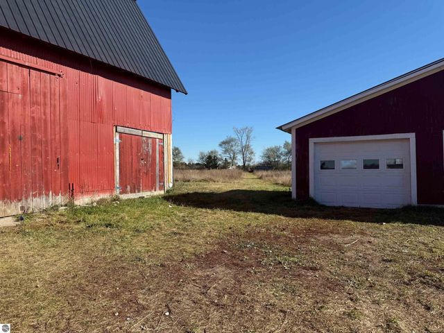 11700 N 11 Road, Buckley, MI 49620