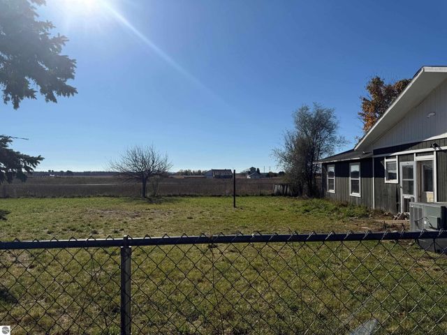 11700 N 11 Road, Buckley, MI 49620