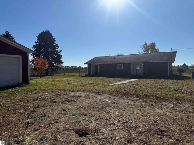 11700 N 11 Road, Buckley, MI 49620