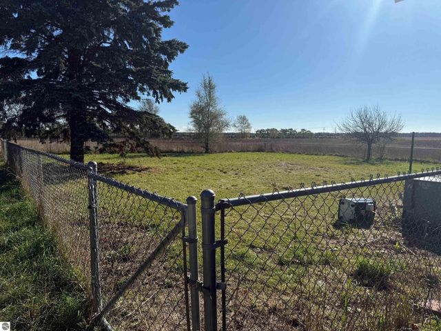 11700 N 11 Road, Buckley, MI 49620