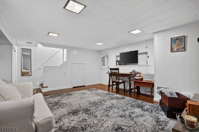 28 Kew Dr, Springfield Twp., NJ 07081