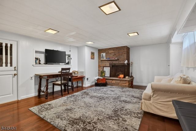 28 Kew Dr, Springfield Twp., NJ 07081