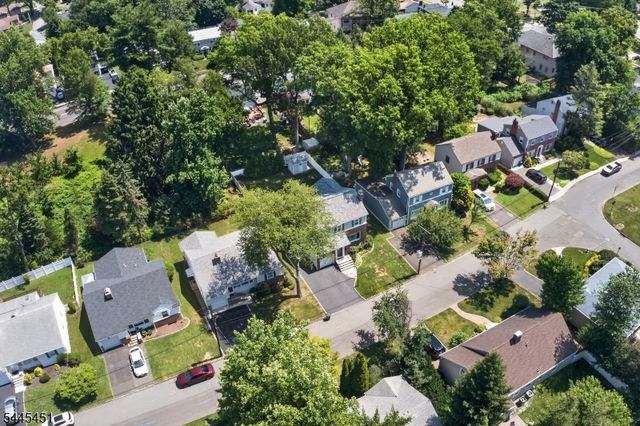 28 Kew Dr, Springfield Twp., NJ 07081