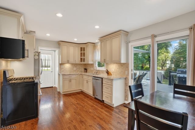28 Kew Dr, Springfield Twp., NJ 07081