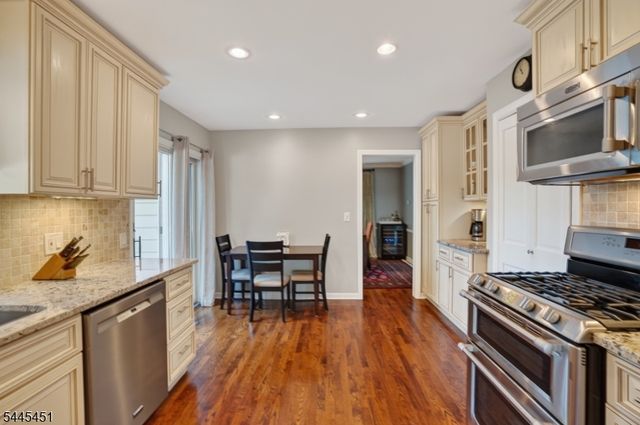 28 Kew Dr, Springfield Twp., NJ 07081