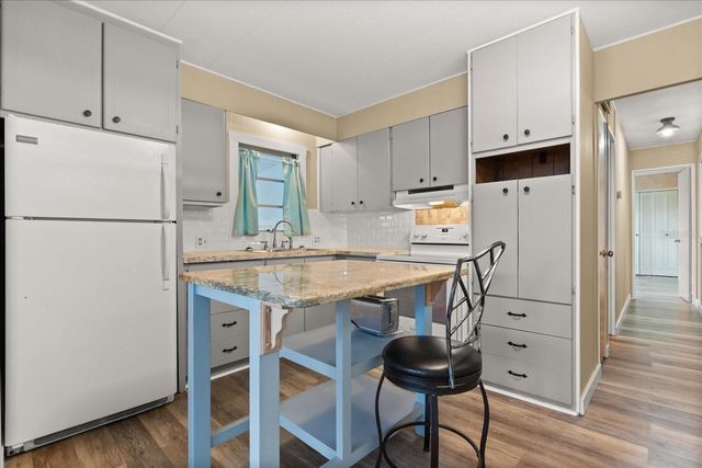 465 MARINA LANE, Tavares, FL 32778