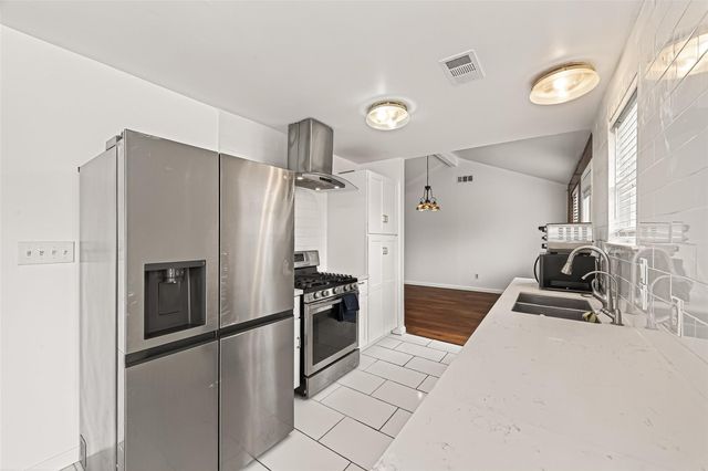 10823 Sandstone Street, Houston, TX 77072