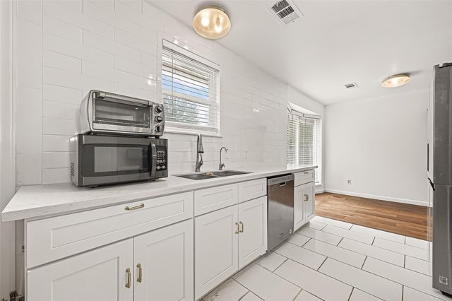 10823 Sandstone Street, Houston, TX 77072