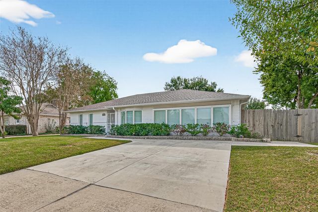 10823 Sandstone Street, Houston, TX 77072