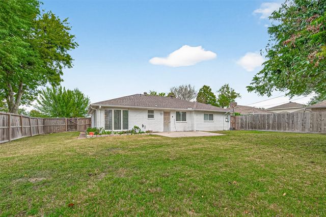 10823 Sandstone Street, Houston, TX 77072