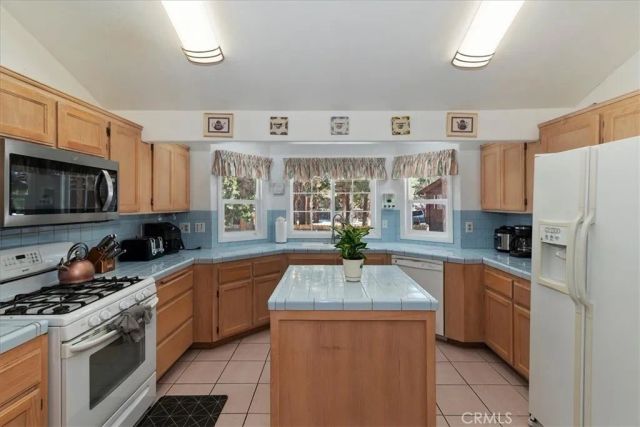 737 E Mountain View, Big Bear City, CA 92314