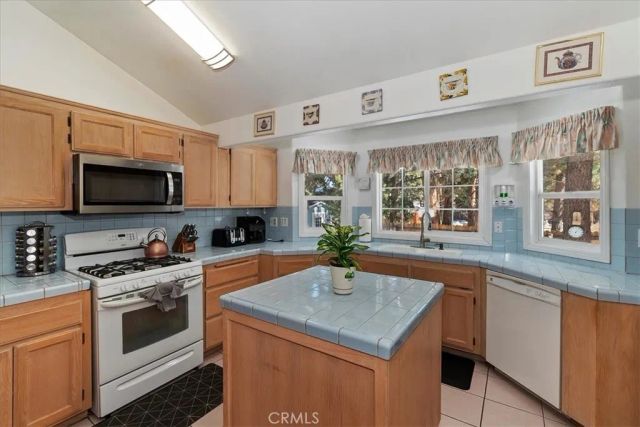 737 E Mountain View, Big Bear City, CA 92314