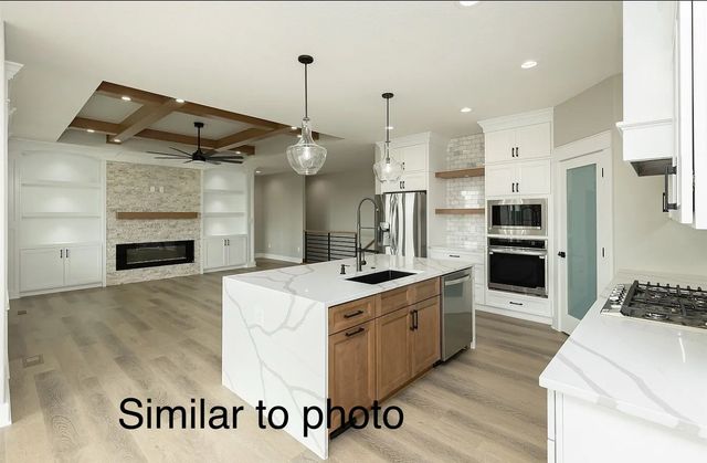 16616 Deerview Drive, Urbandale, IA 50323