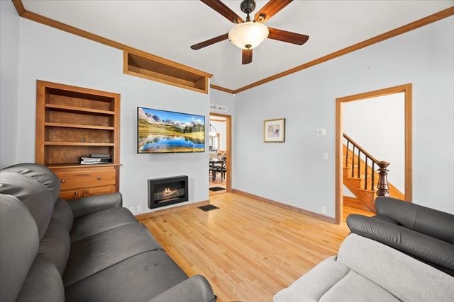 49 Pleasant St, Holbrook, MA 02343