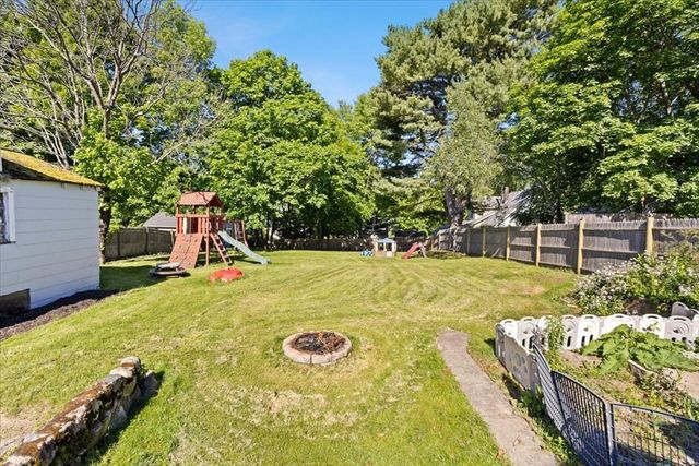 49 Pleasant St, Holbrook, MA 02343