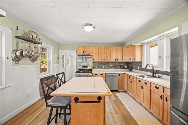49 Pleasant St, Holbrook, MA 02343