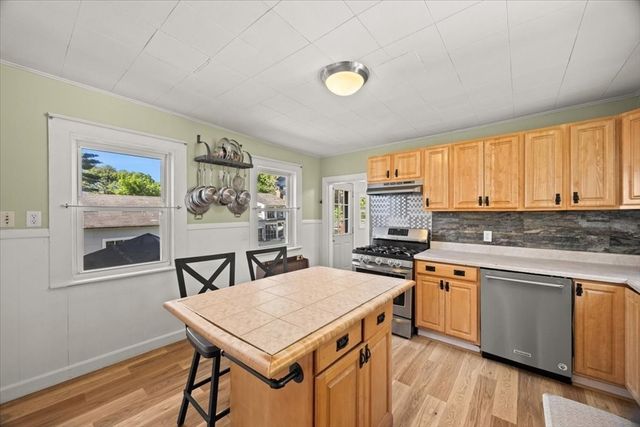 49 Pleasant St, Holbrook, MA 02343