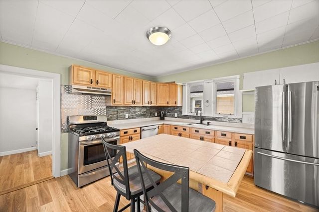 49 Pleasant St, Holbrook, MA 02343
