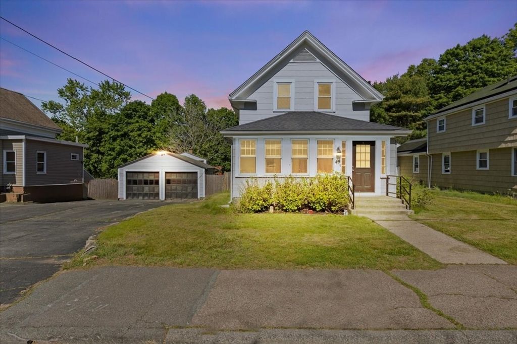 49 Pleasant St, Holbrook, MA 02343