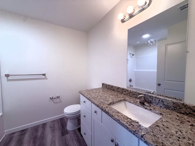 1228 Fountain Dr, Salina, KS 67401