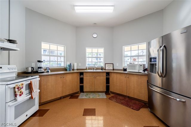 1105 Van Loon Commons CIR 304, Cape Coral, FL 33909