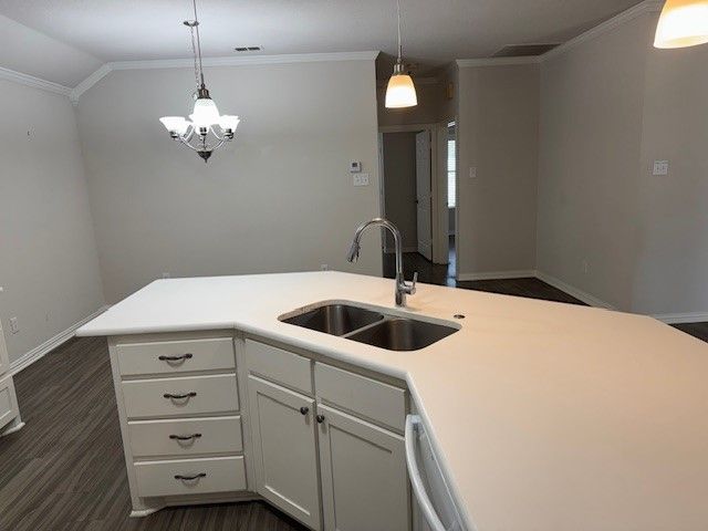 106 Royal Crest Court, Red Oak, TX 75154