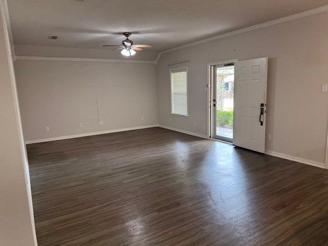 106 Royal Crest Court, Red Oak, TX 75154