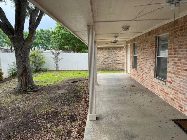 106 Royal Crest Court, Red Oak, TX 75154