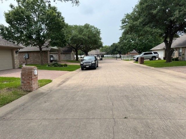 106 Royal Crest Court, Red Oak, TX 75154