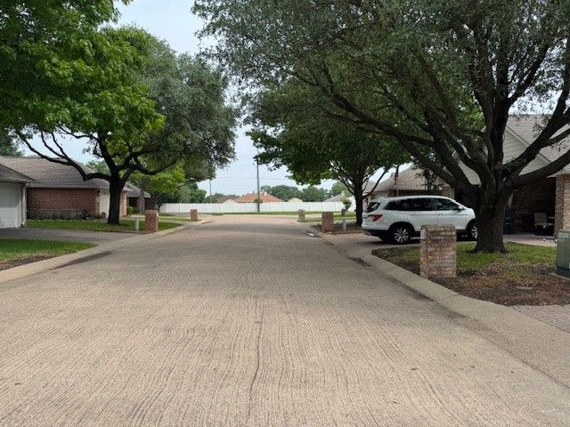 106 Royal Crest Court, Red Oak, TX 75154