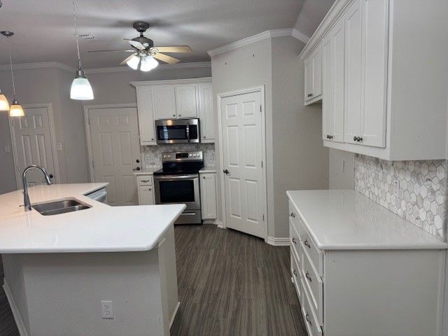 106 Royal Crest Court, Red Oak, TX 75154