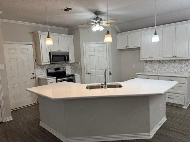 106 Royal Crest Court, Red Oak, TX 75154