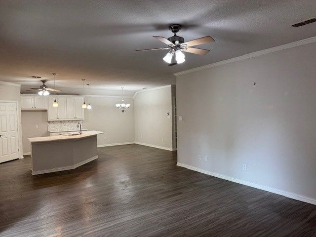 106 Royal Crest Court, Red Oak, TX 75154