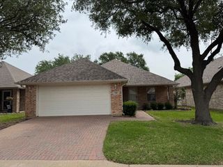 106 Royal Crest Court, Red Oak, TX 75154