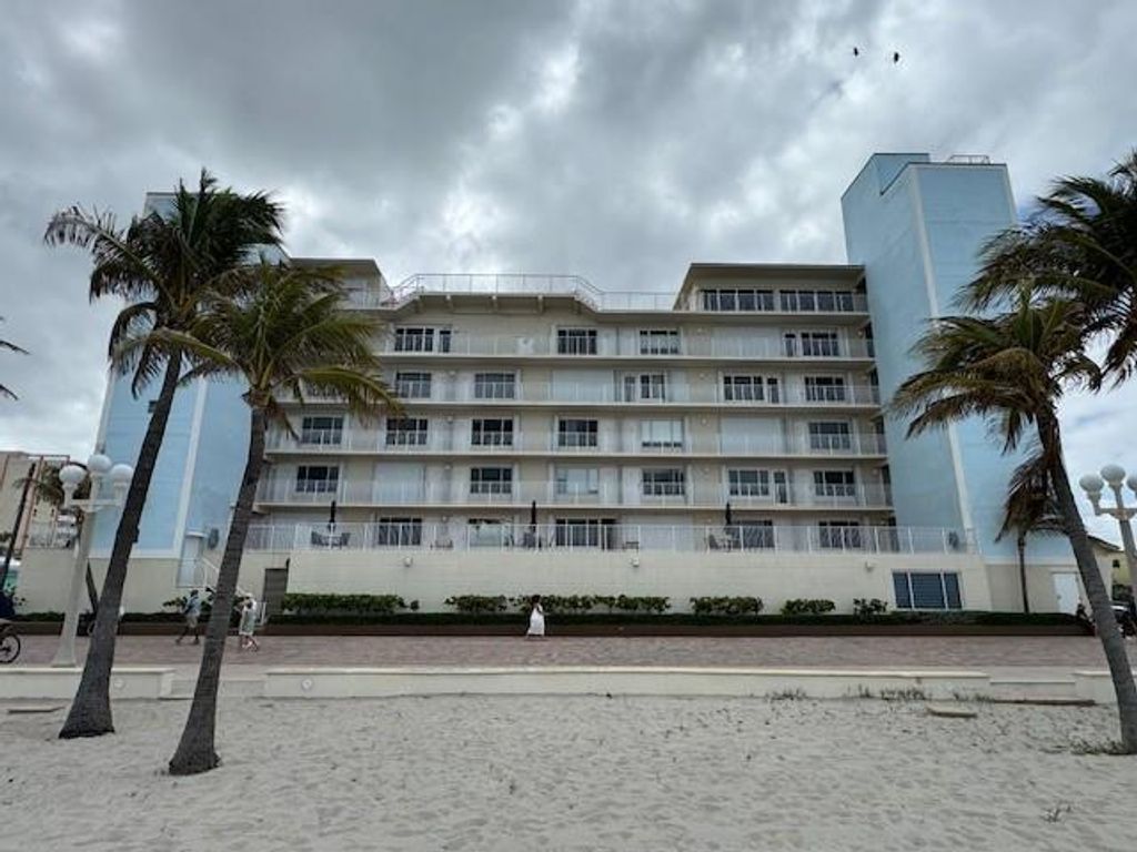 300 Oregon Street 401, Hollywood, FL 33019