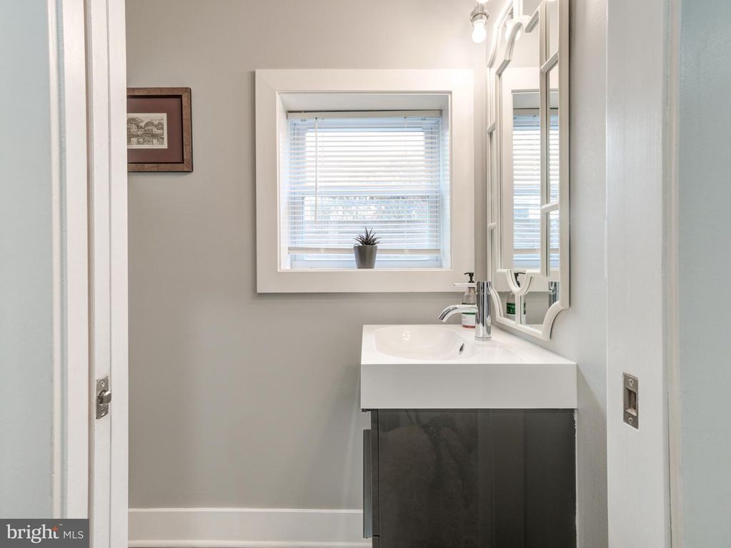 Image 6 of property listing at 1823 MOUNTAIN ST, Philadelphia, PA 19145