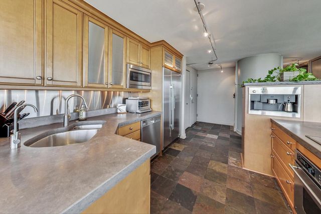 505 N Lake Shore Drive 708-709, Chicago, IL 60611
