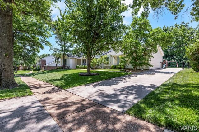 1949 Lanchester Court, Chesterfield, MO 63017