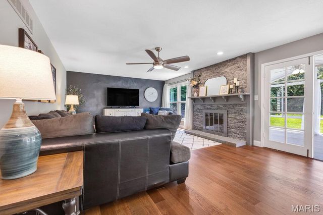 1949 Lanchester Court, Chesterfield, MO 63017