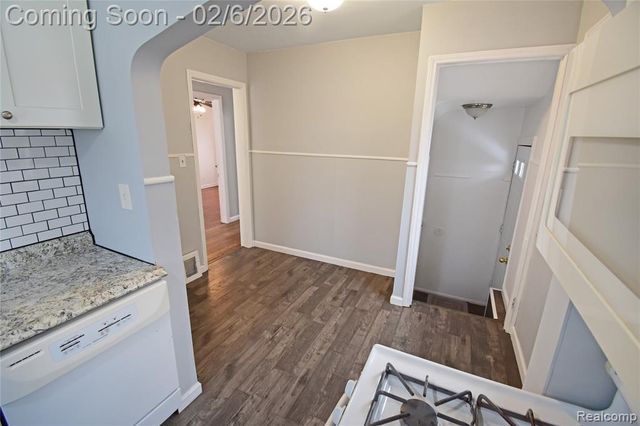 8305 Stephens, Center Line, MI 48015