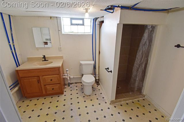 8305 Stephens, Center Line, MI 48015