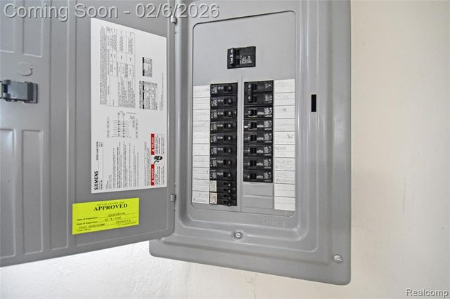 8305 Stephens, Center Line, MI 48015