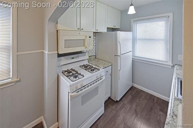 8305 Stephens, Center Line, MI 48015