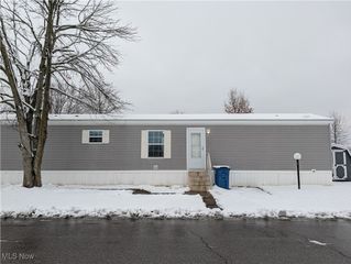 100 Cedar Brook, Elyria, OH 44035